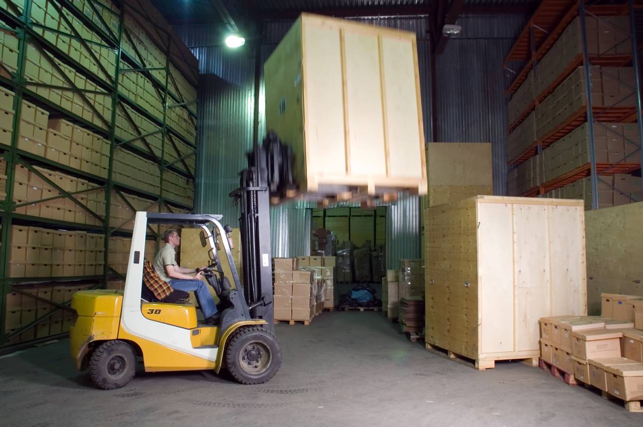A moving company that offers moving and storage solutions can be a lifesaver when it comes to a last minute move